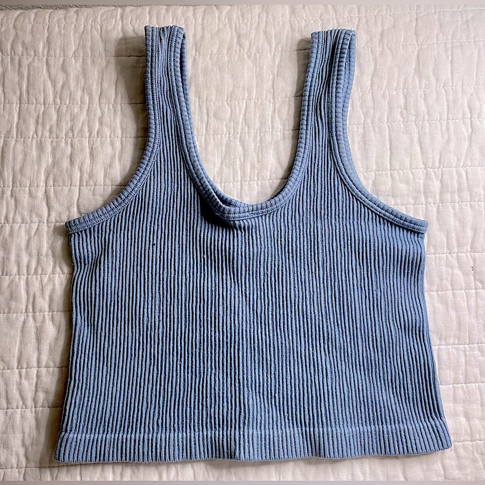 Women’s blue fitted cropped tank top!